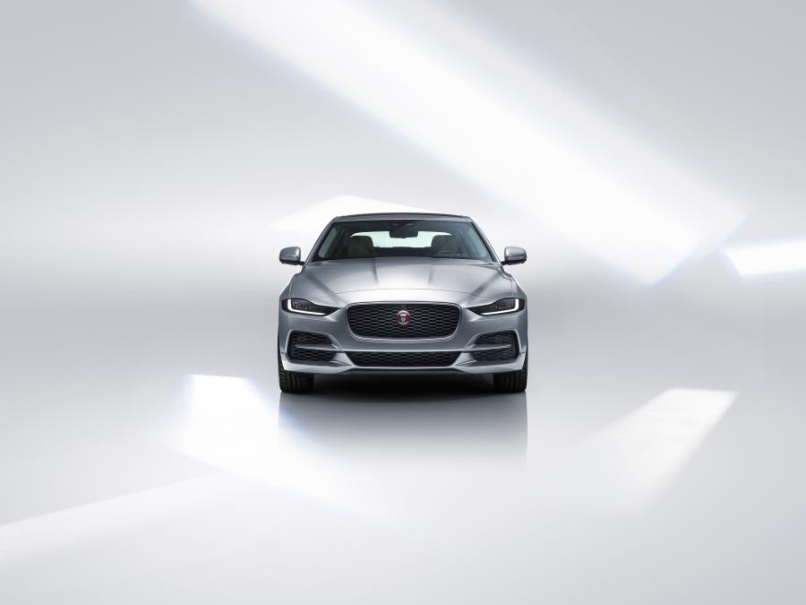  Jaguar XE D180 HSE 2019 года  (WW) (фото 15 из 28)